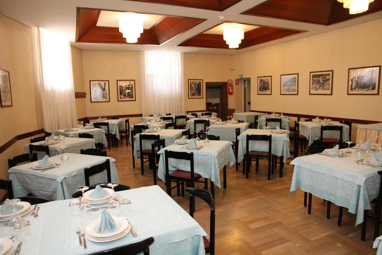 Hotel Da Remo ロッカラーゾ エクステリア 写真