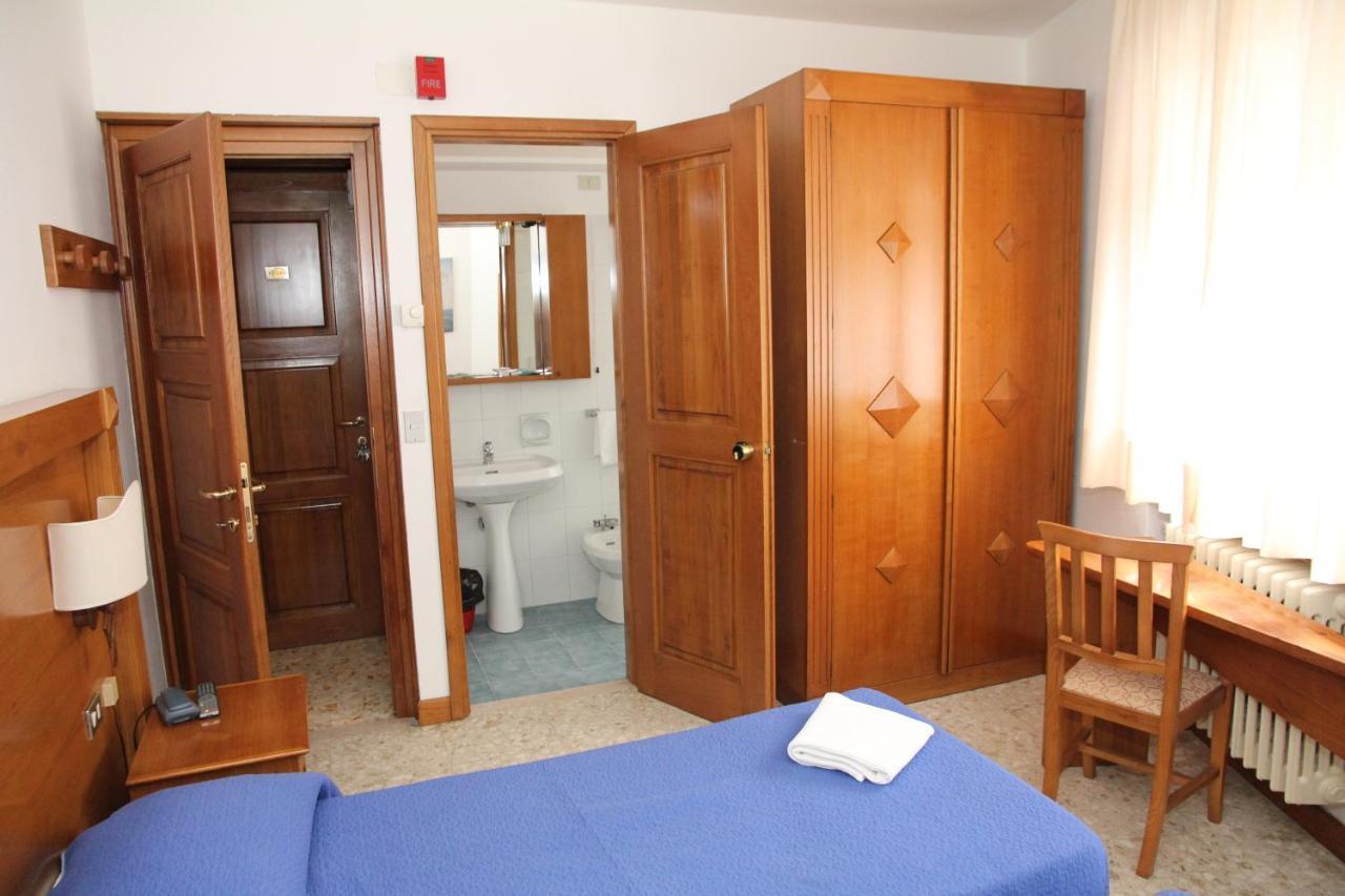 Hotel Da Remo ロッカラーゾ エクステリア 写真