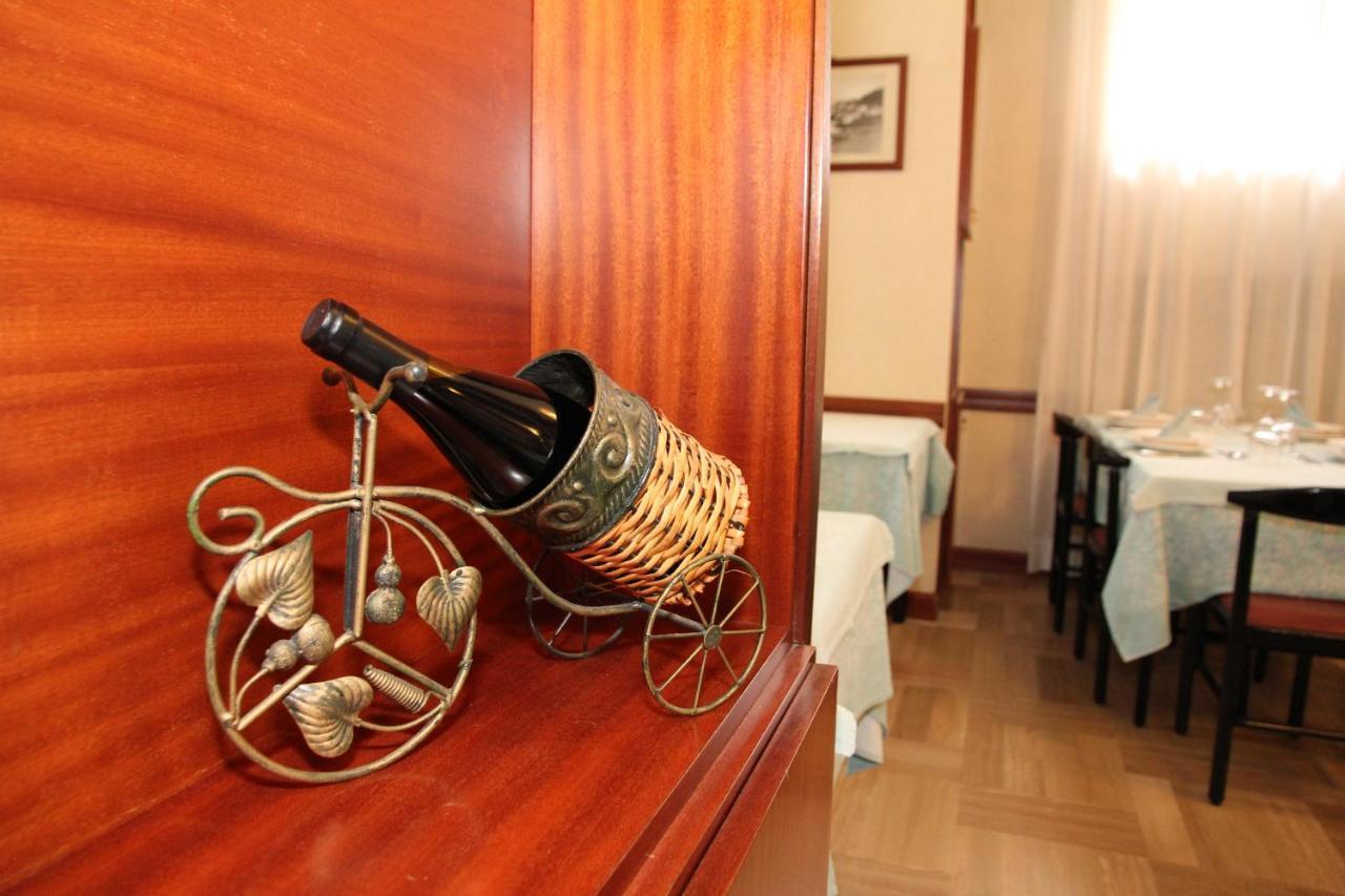Hotel Da Remo ロッカラーゾ エクステリア 写真